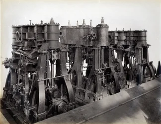 Yard Nr. 647, Baikal. Hauptmaschinen des eisbrechenden Zugfähren-Dampfers Baikal, 1896